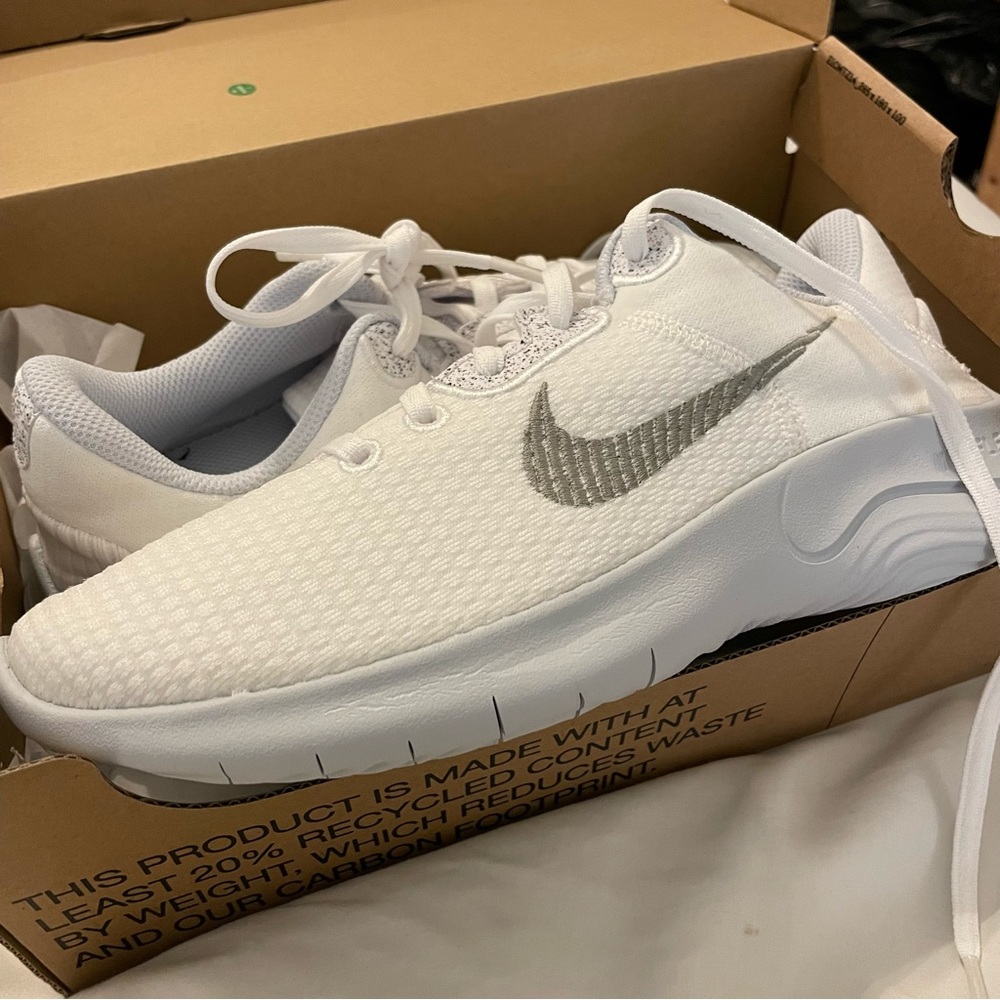 NWB Nike Women's Flex Experience 11 Running Shoes